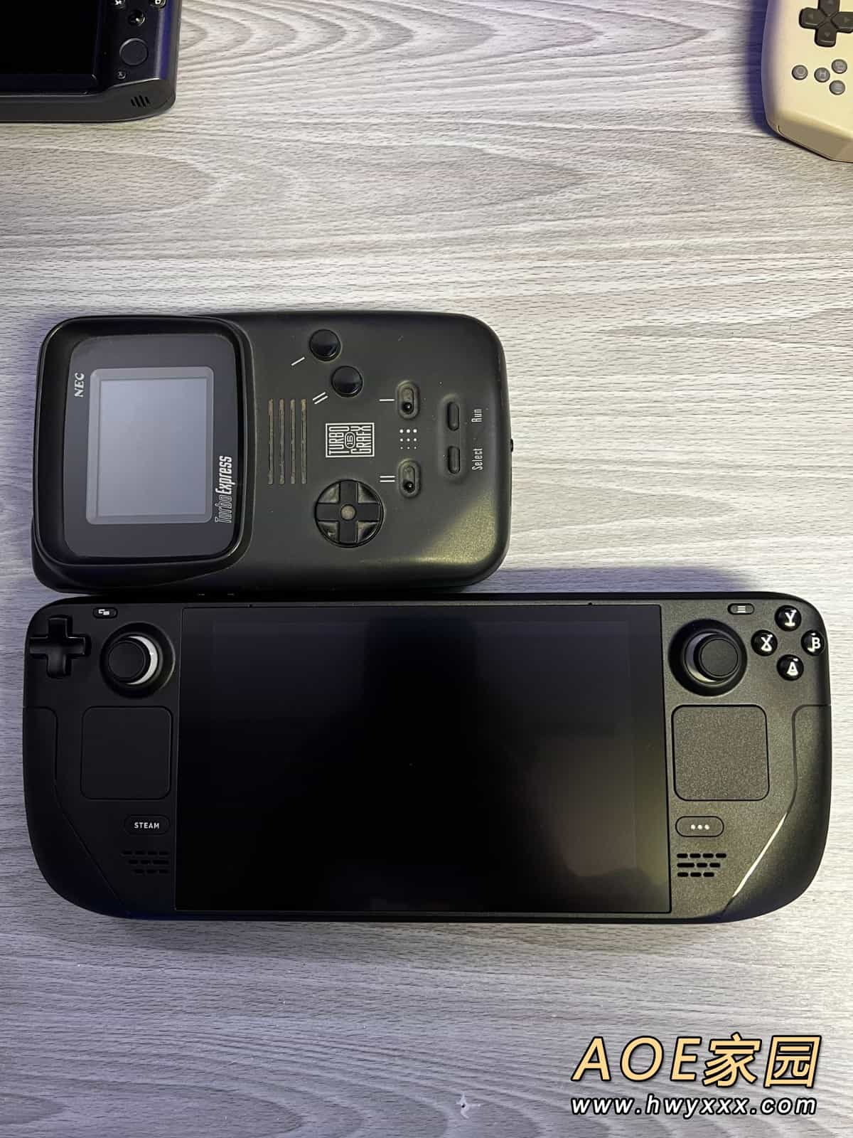 Steam Deck与各掌机对比图 比Switch大上一块