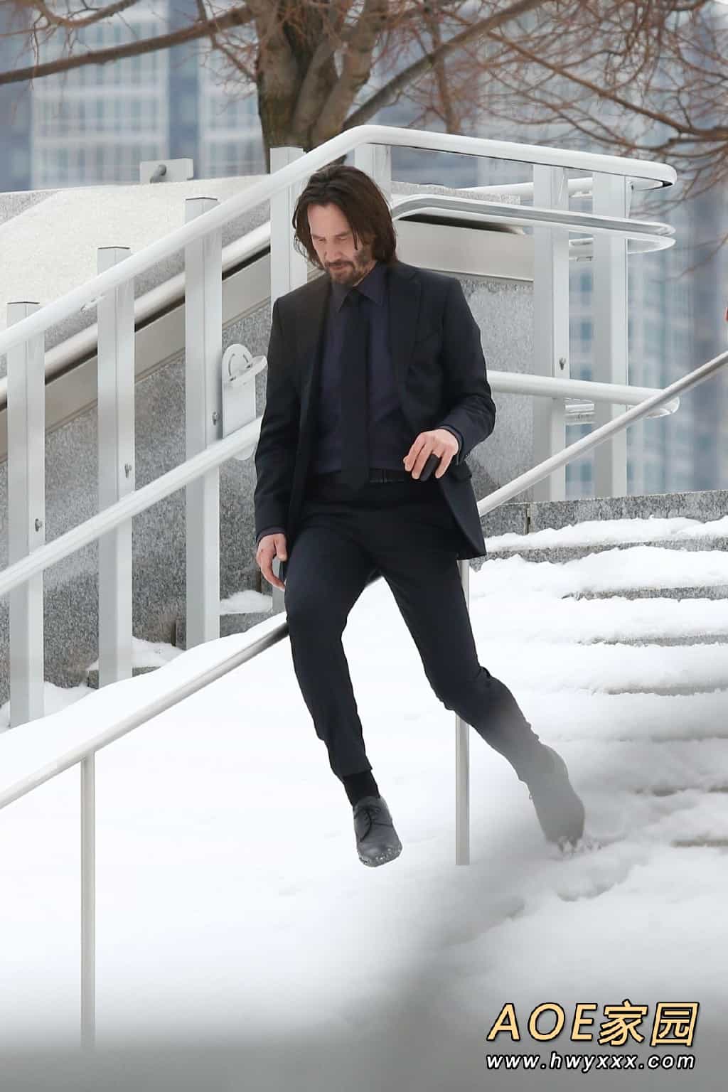《疾速追杀4》新片场照 基努·里维斯雪中漫步