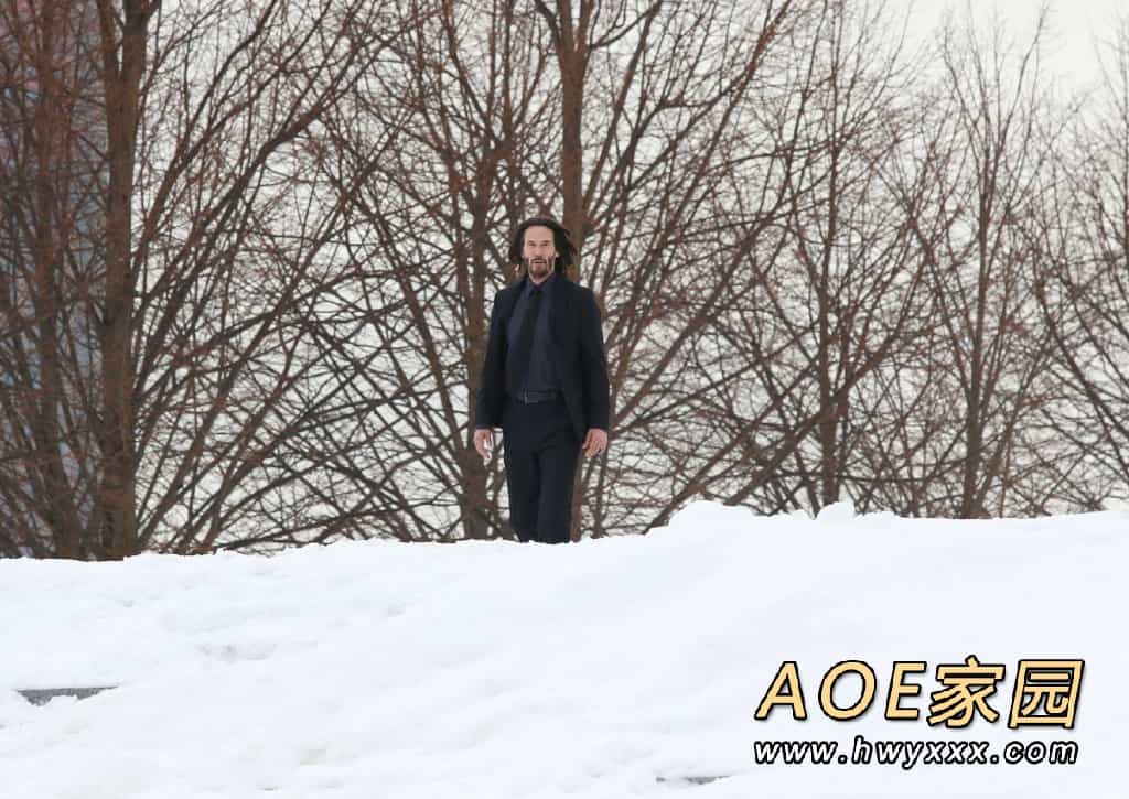 《疾速追杀4》新片场照 基努·里维斯雪中漫步