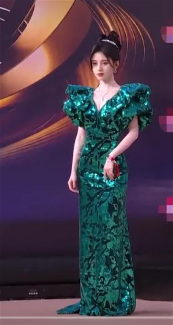 身材和脸“不配”的明星，有人长得丑身材好，有人身材差长得美-图4